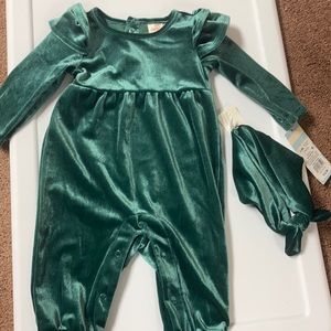 Two piece velour outfit with bow baby girl